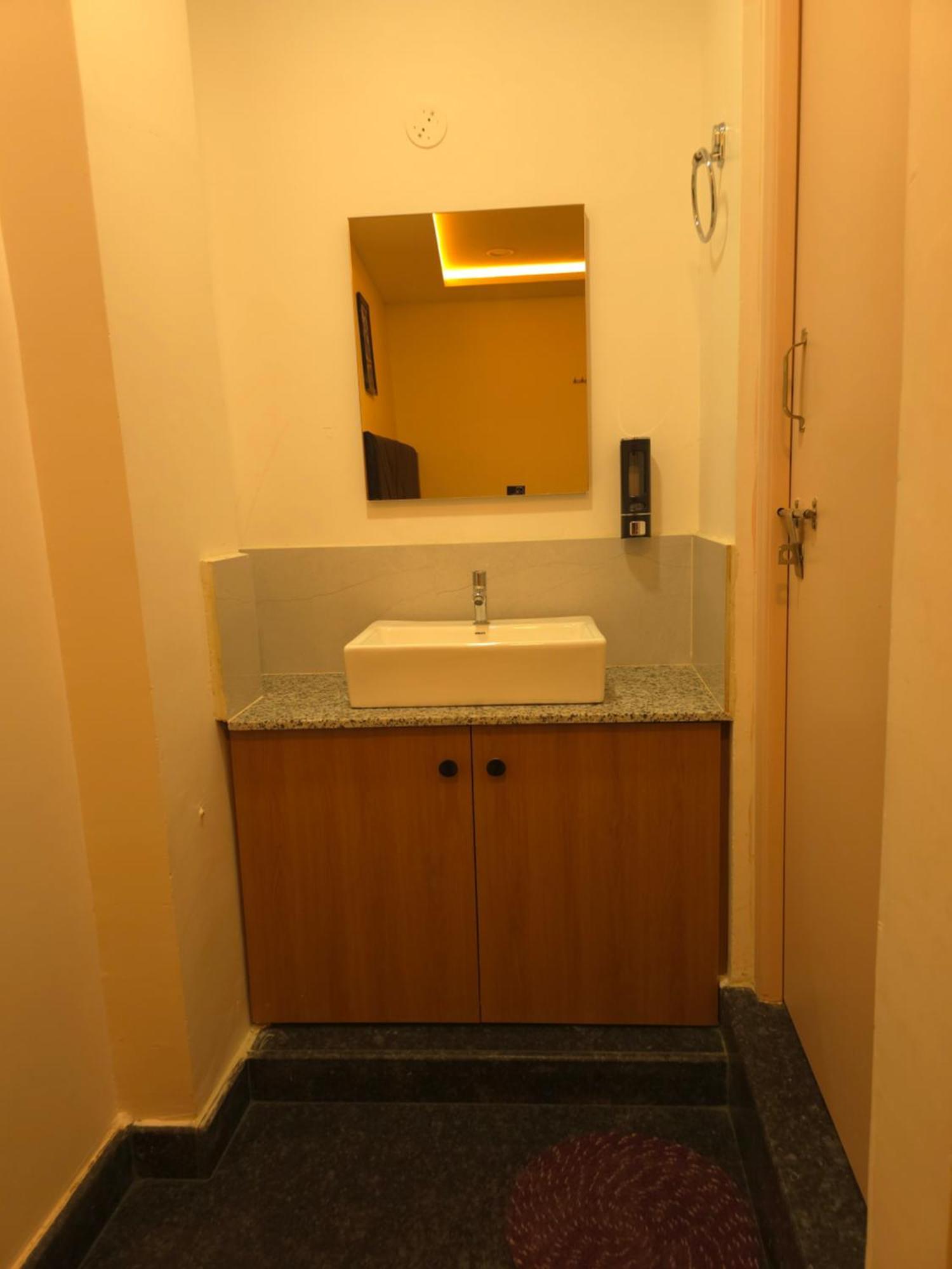 Shreem Sesha Sai Residency Hotel Tiruvannamalai Bagian luar foto