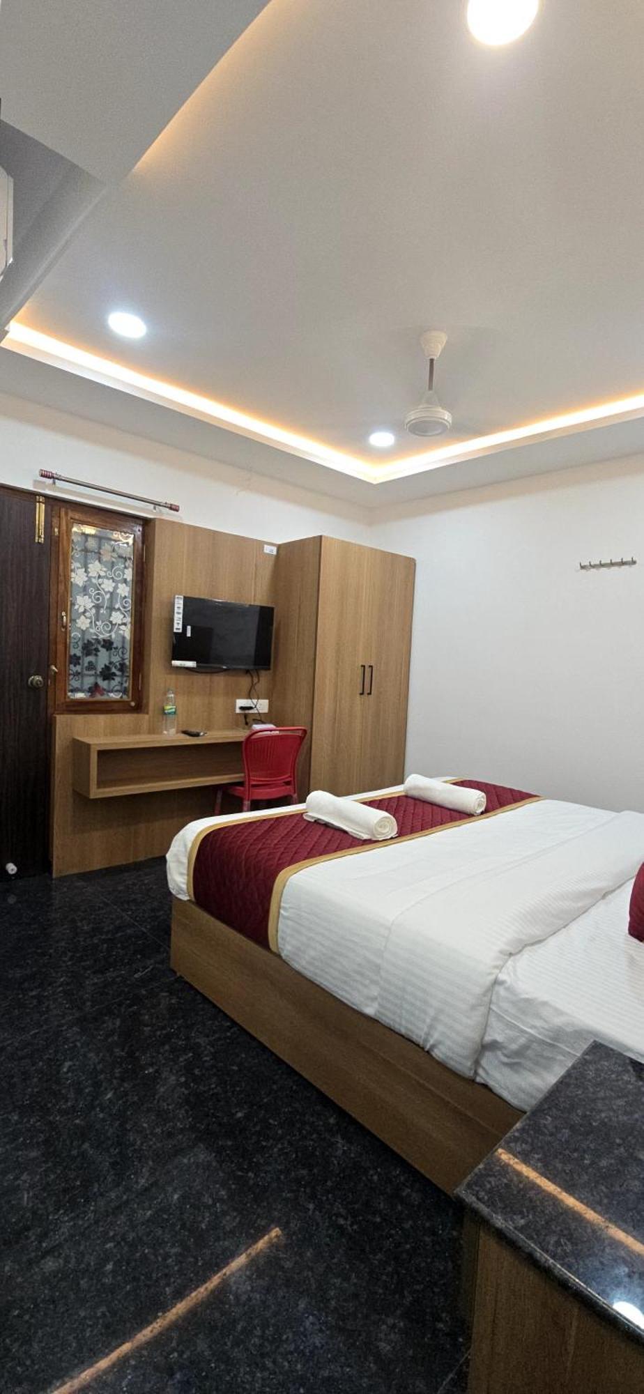 Shreem Sesha Sai Residency Hotel Tiruvannamalai Bagian luar foto
