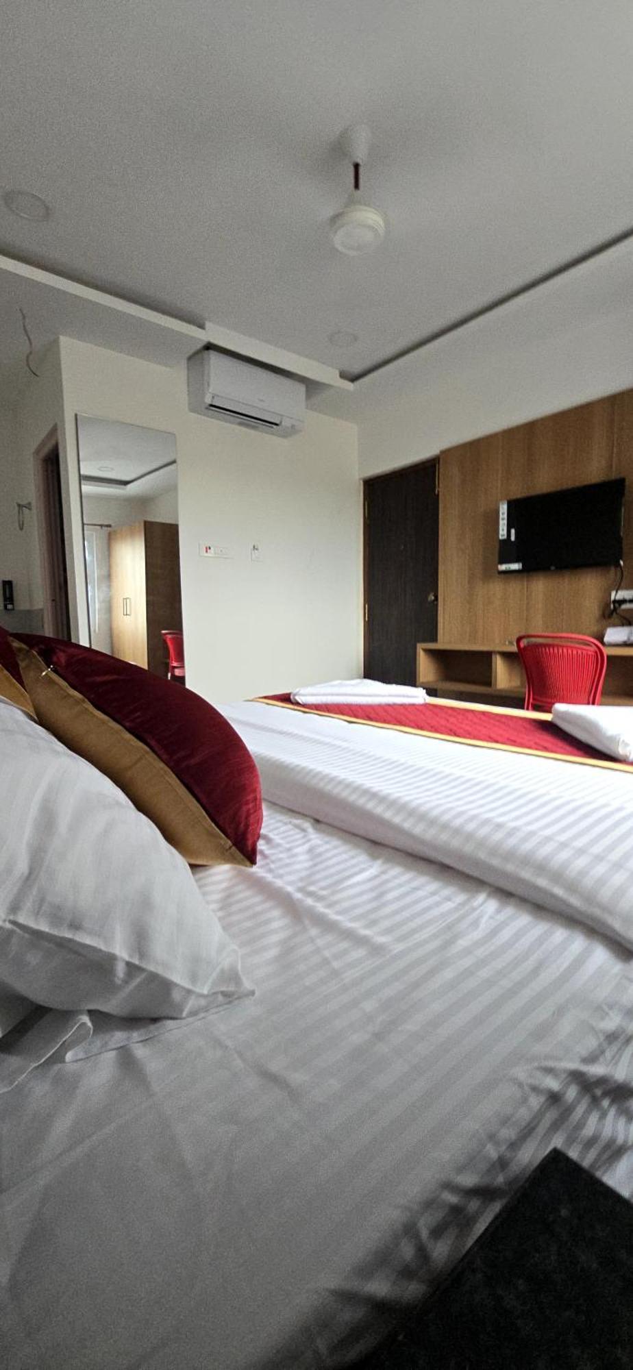 Shreem Sesha Sai Residency Hotel Tiruvannamalai Bagian luar foto