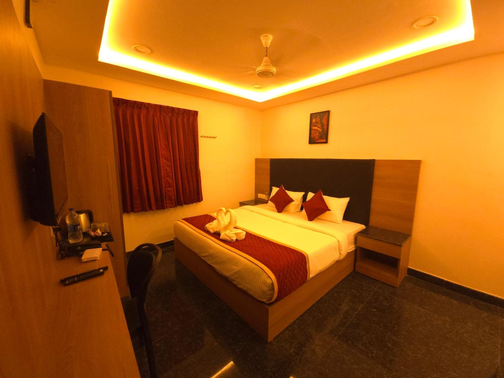 Shreem Sesha Sai Residency Hotel Tiruvannamalai Bagian luar foto