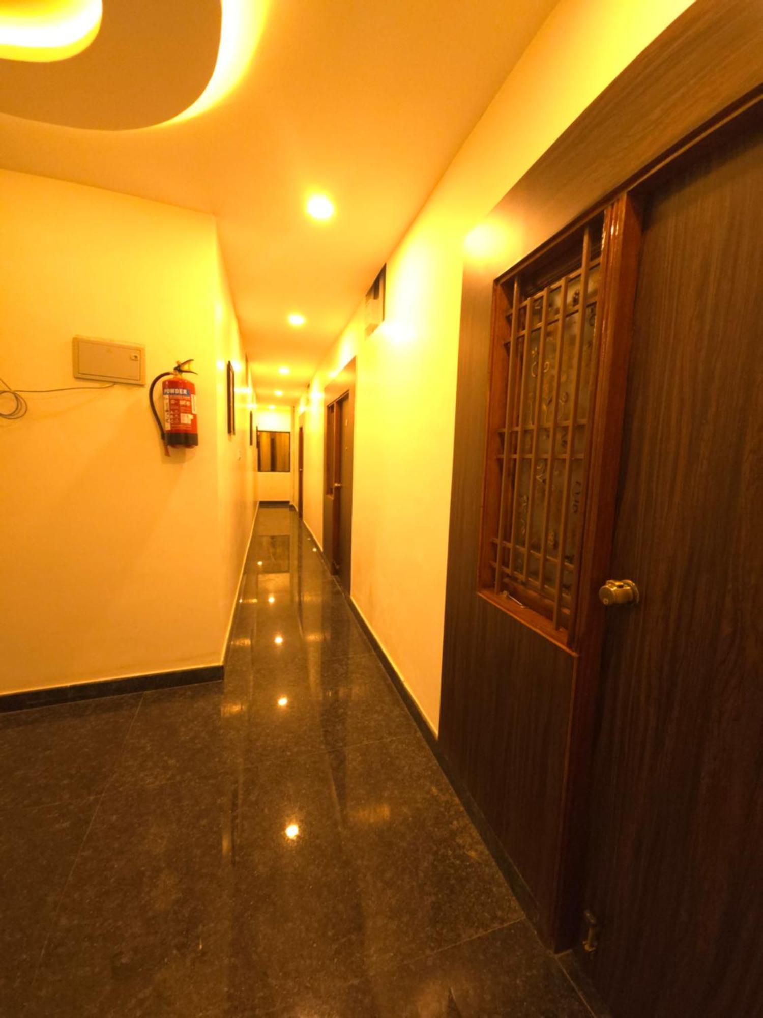 Shreem Sesha Sai Residency Hotel Tiruvannamalai Bagian luar foto